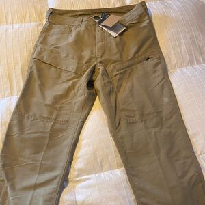 Men’s Northface pants. Polyester size 34